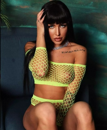 Смелая, страстная и раскрепощенная брюнетка приглашает в гости на незабываемую встречу. Я помогу тебе забыть обо всем на свете и окунуться в мир наслаждения. Только для истинных ценителей! 2421, 23 года