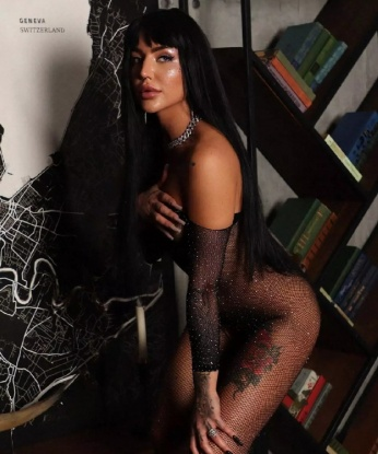 Смелая, страстная и раскрепощенная брюнетка приглашает в гости на незабываемую встречу. Я помогу тебе забыть обо всем на свете и окунуться в мир наслаждения. Только для истинных ценителей! 2421, 23 года